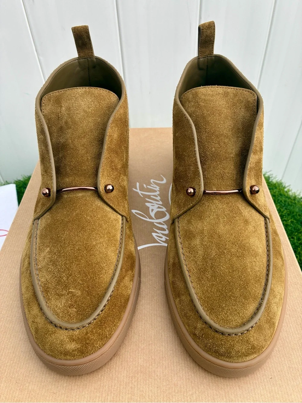 CHRISTIAN LOUBOUTIN CHAMBELISS DESERT FLAT CHUKKA BOOTS LIGHT BROWN SUEDE SZ 43